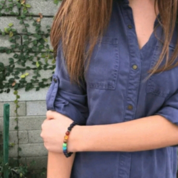 ❤CHAKRA LAVA HEALING STONE BRACELET - Picture 5 of 6